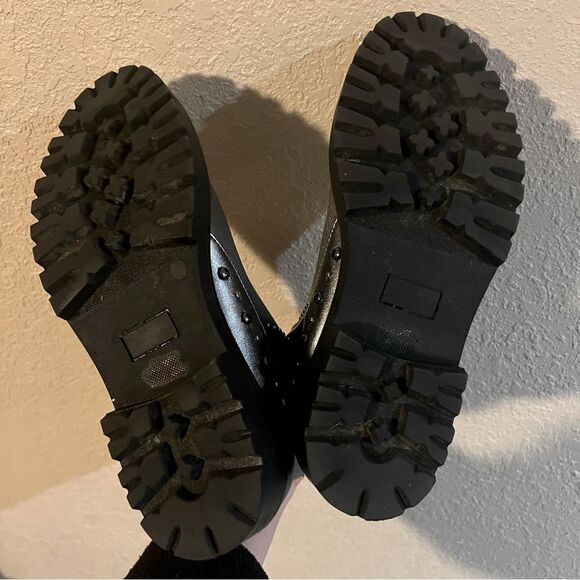 Charles By Charles David Radar Chelsea
Boot Pewter Metallic Size 8.5 - Picture 15 of 16